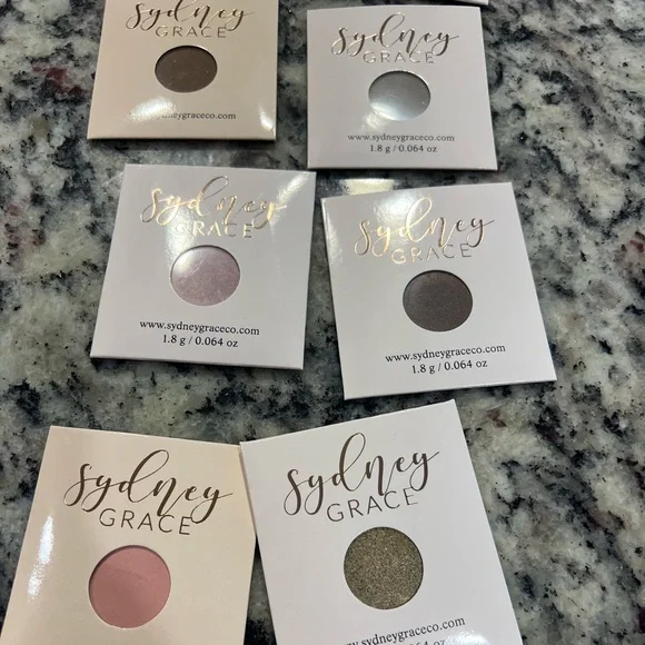 Sydney Grace  in Mel’s Memory eyeshadow collection - Picture 2 of 9